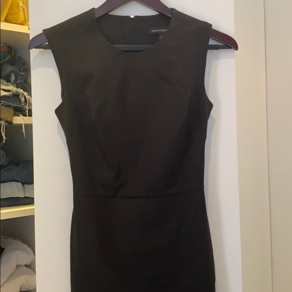 Banana Republic Dresses & Skirts - Form fitting mid length dress
